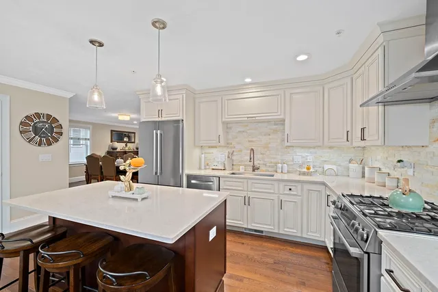 $1,149,000 | 6 Audubon Way, Unit 6, Canton, MA 02021