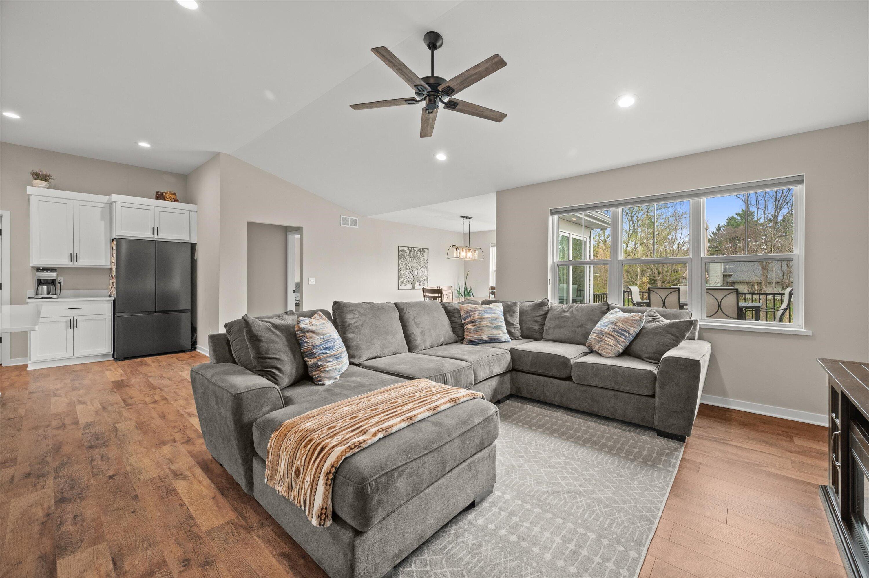 261 Cardinal Drive Sullivan, WI 53178 - Photo 8 of 42 30-Z62_9949