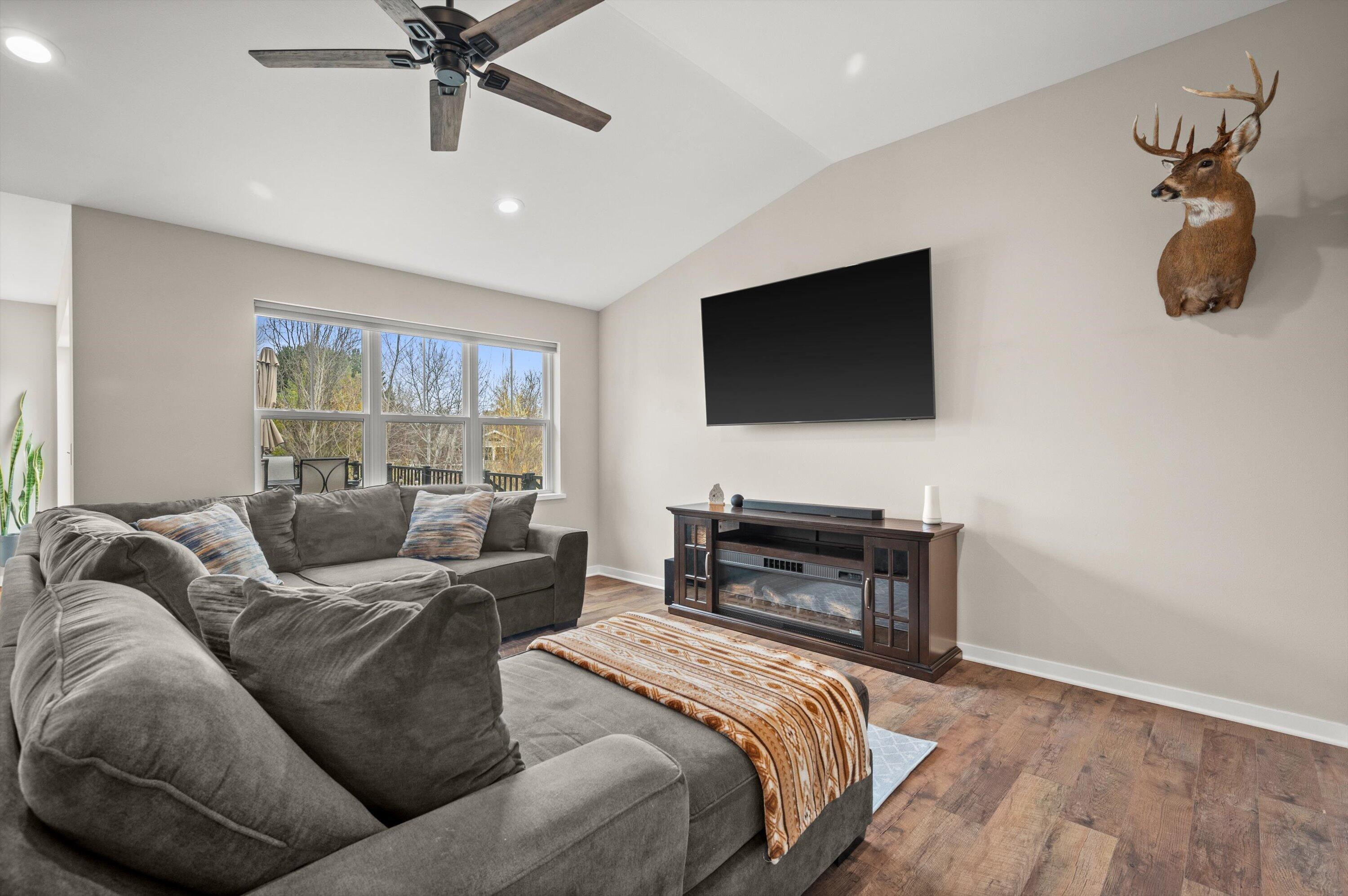 261 Cardinal Drive Sullivan, WI 53178 - Photo 9 of 42 28-Z62_9937