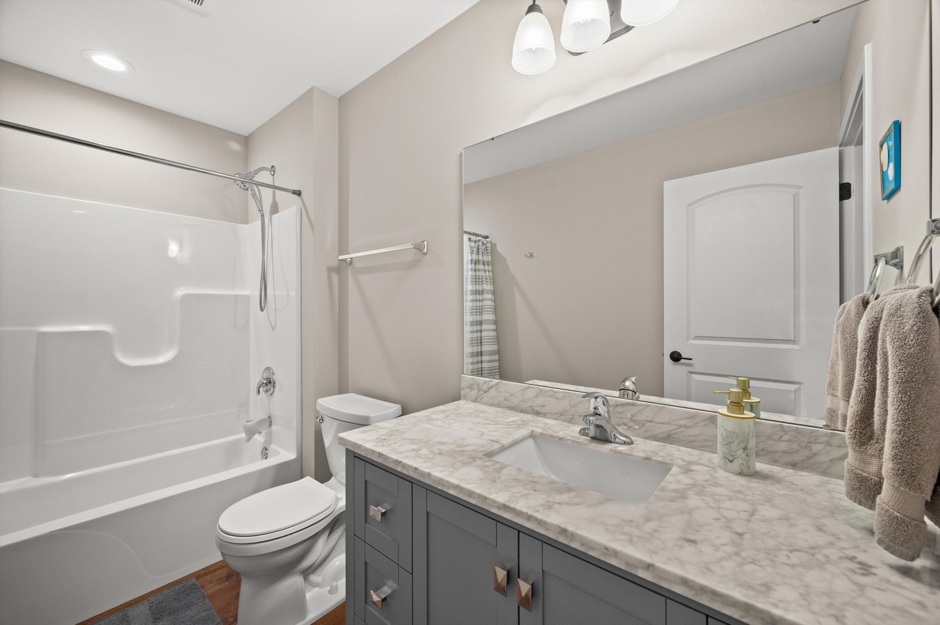 261 Cardinal Drive Sullivan, WI 53178 - Photo 16 of 42 06-Z62_0022