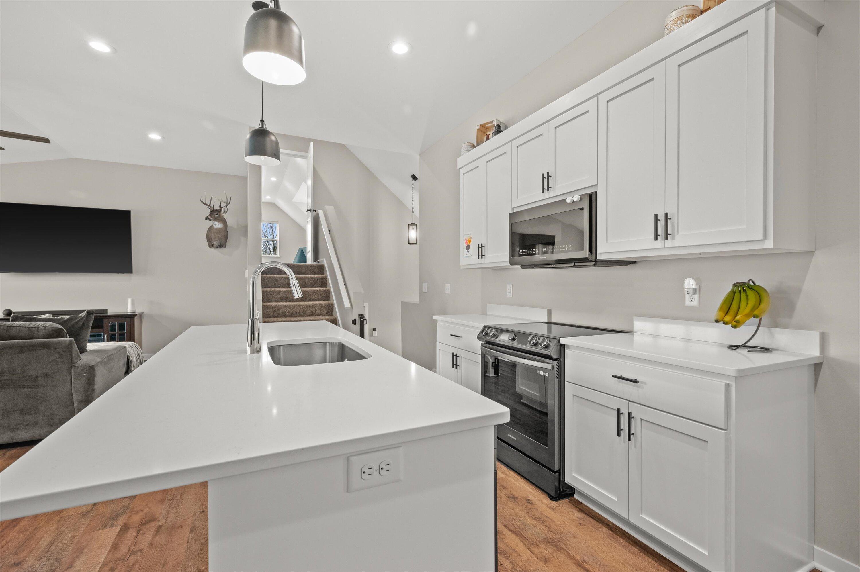 261 Cardinal Drive Sullivan, WI 53178 - Photo 32 of 42 26-Z62_9924