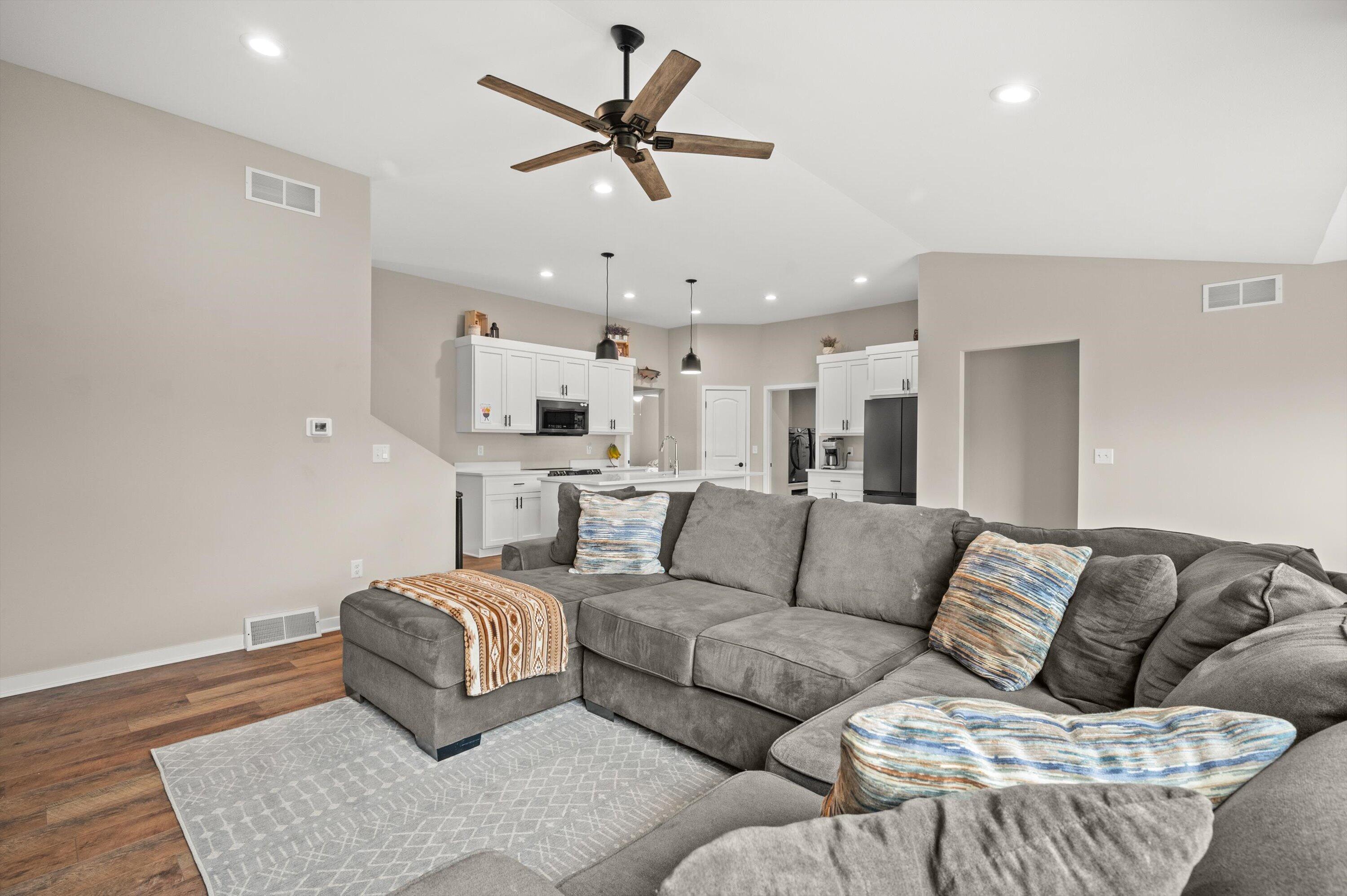 261 Cardinal Drive Sullivan, WI 53178 - Photo 33 of 42 29-Z62_9943