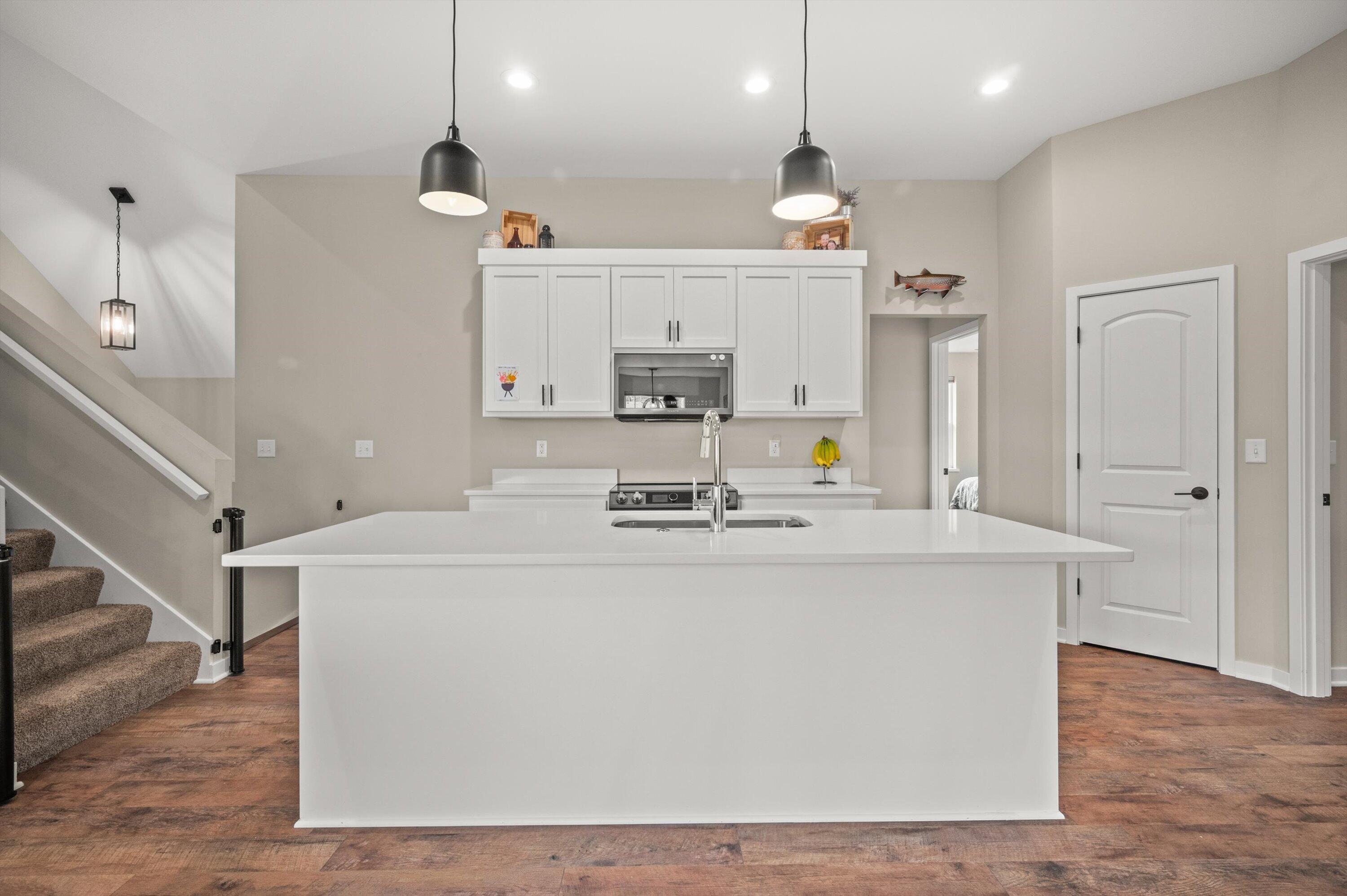 261 Cardinal Drive Sullivan, WI 53178 - Photo 4 of 42 25-Z62_9918