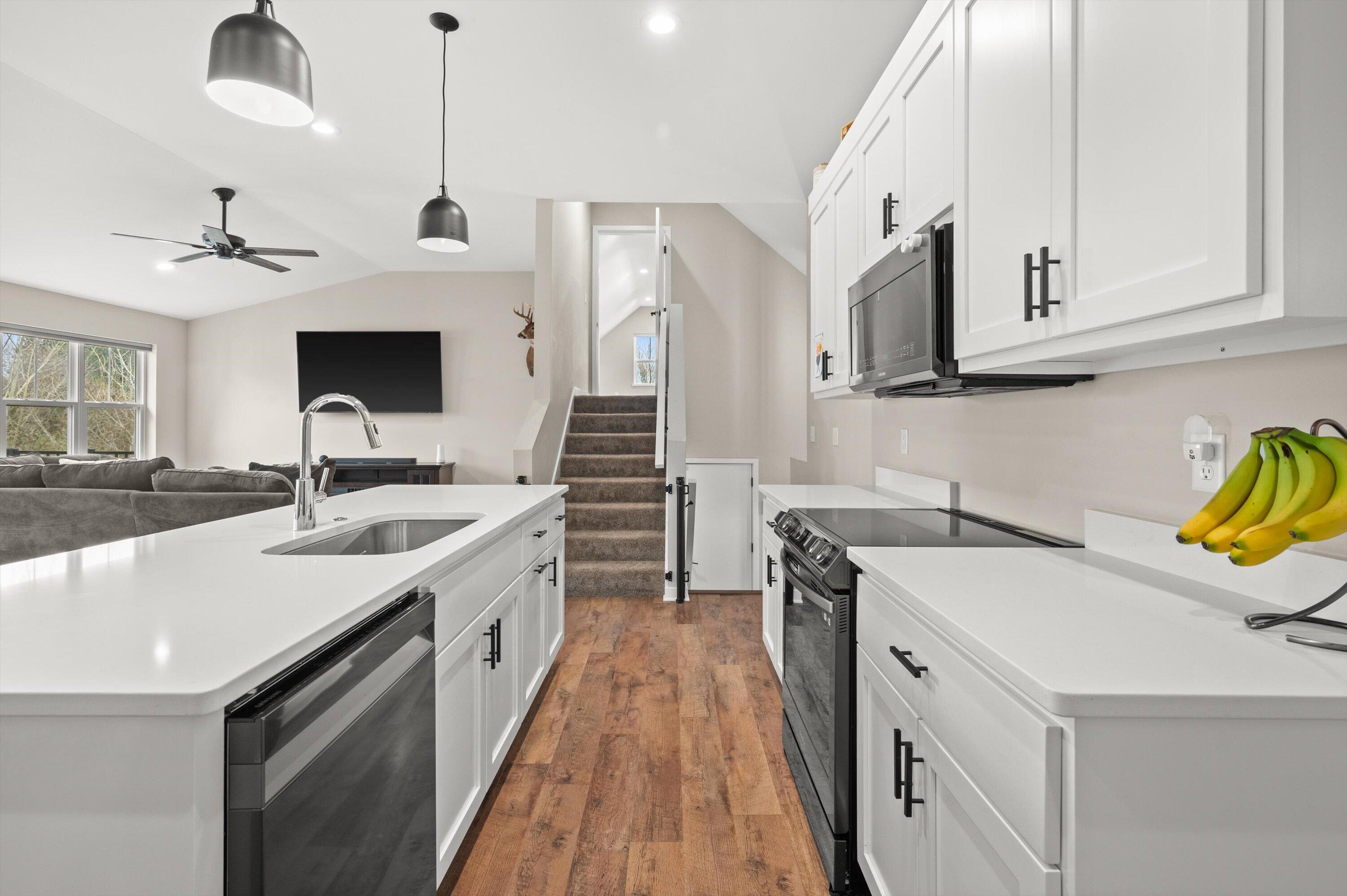 261 Cardinal Drive Sullivan, WI 53178 - Photo 5 of 42 27-Z62_9931