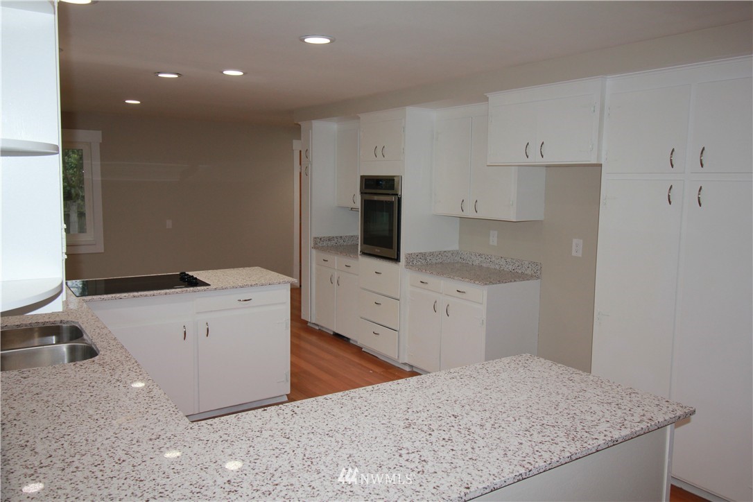 14036 Southeast 179th Place Renton, WA 98058 - Photo 14 of 25 Gallery Image 14