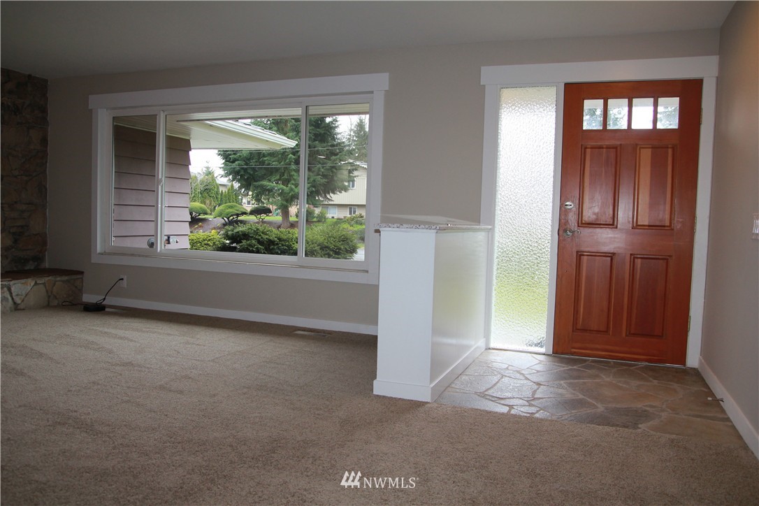 14036 Southeast 179th Place Renton, WA 98058 - Photo 5 of 25 Gallery Image 5