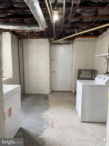 a view of utility room