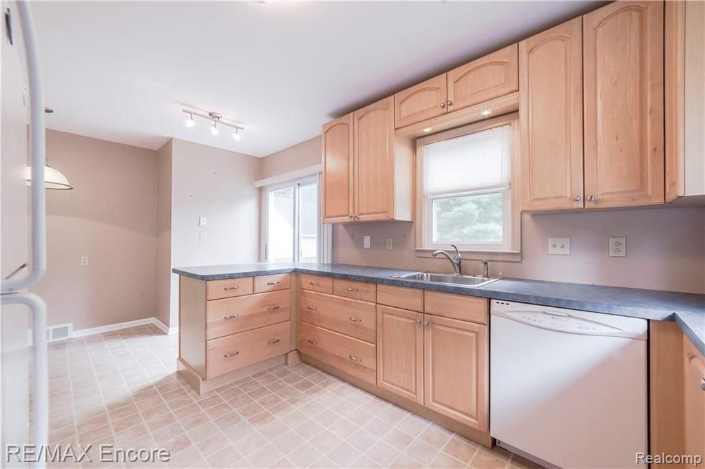 2865 Devondale Road Rochester Hills, MI 48309 - Photo 12 of 38