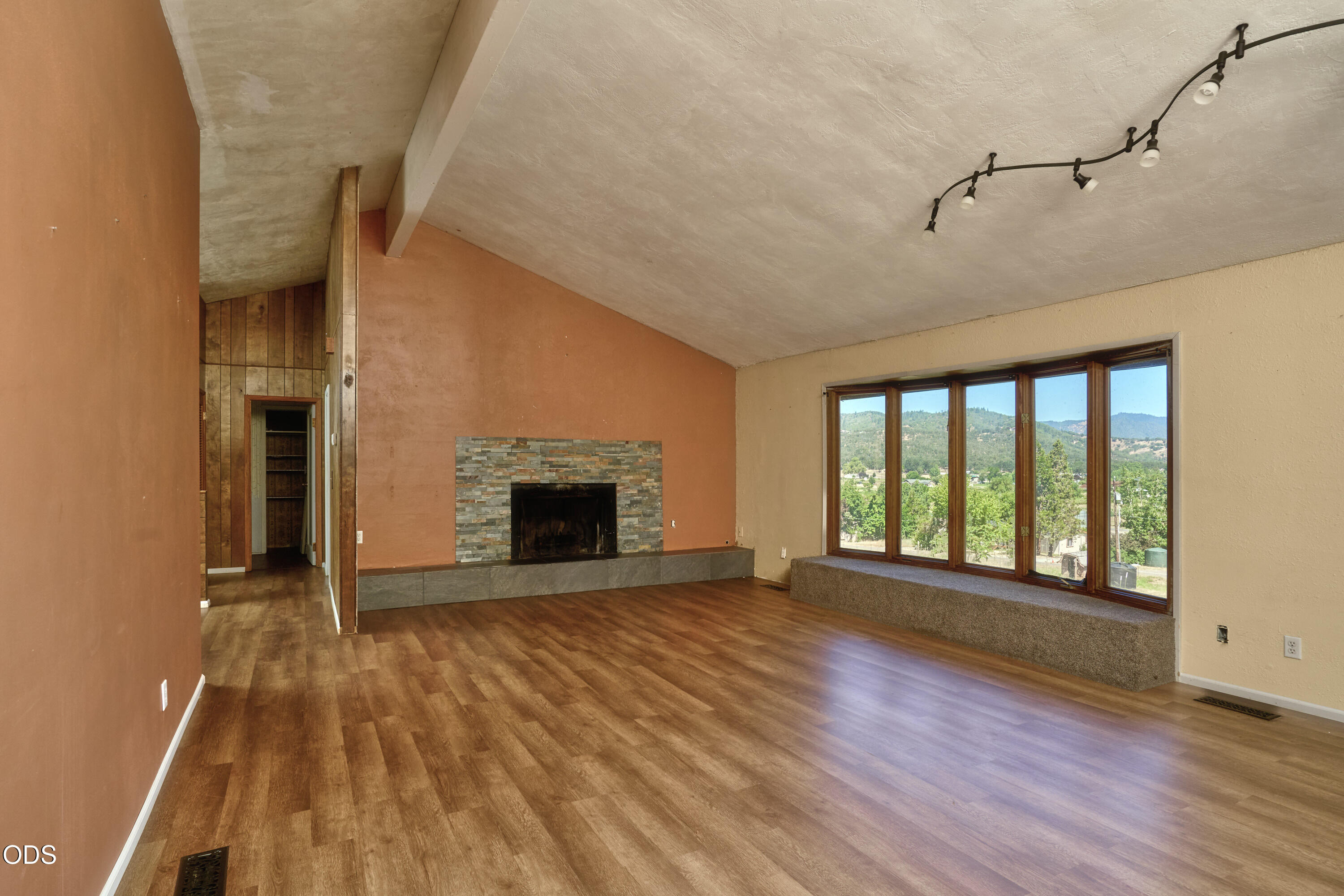 6530 Tolo Road Central Point, OR 97502 - Photo 11 of 35