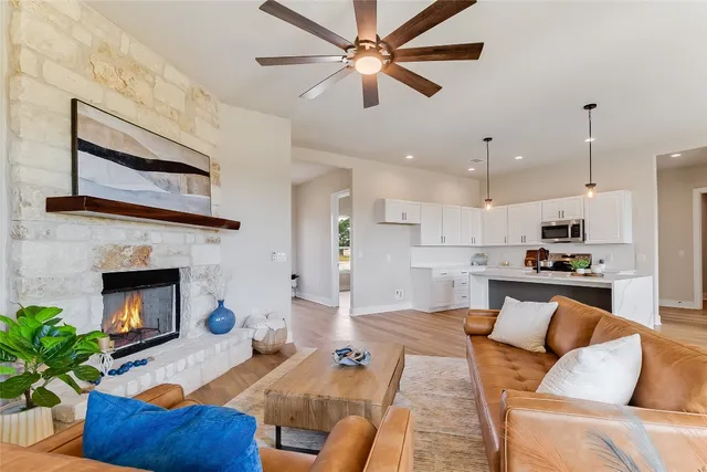 $598,700 | 111 Draper Lane, Bertram, TX 78605