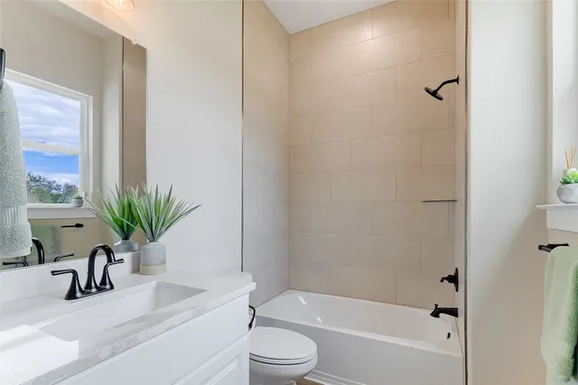 $598,700 | 111 Draper Lane, Bertram, TX 78605