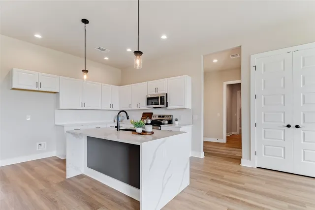 $598,700 | 111 Draper Lane, Bertram, TX 78605