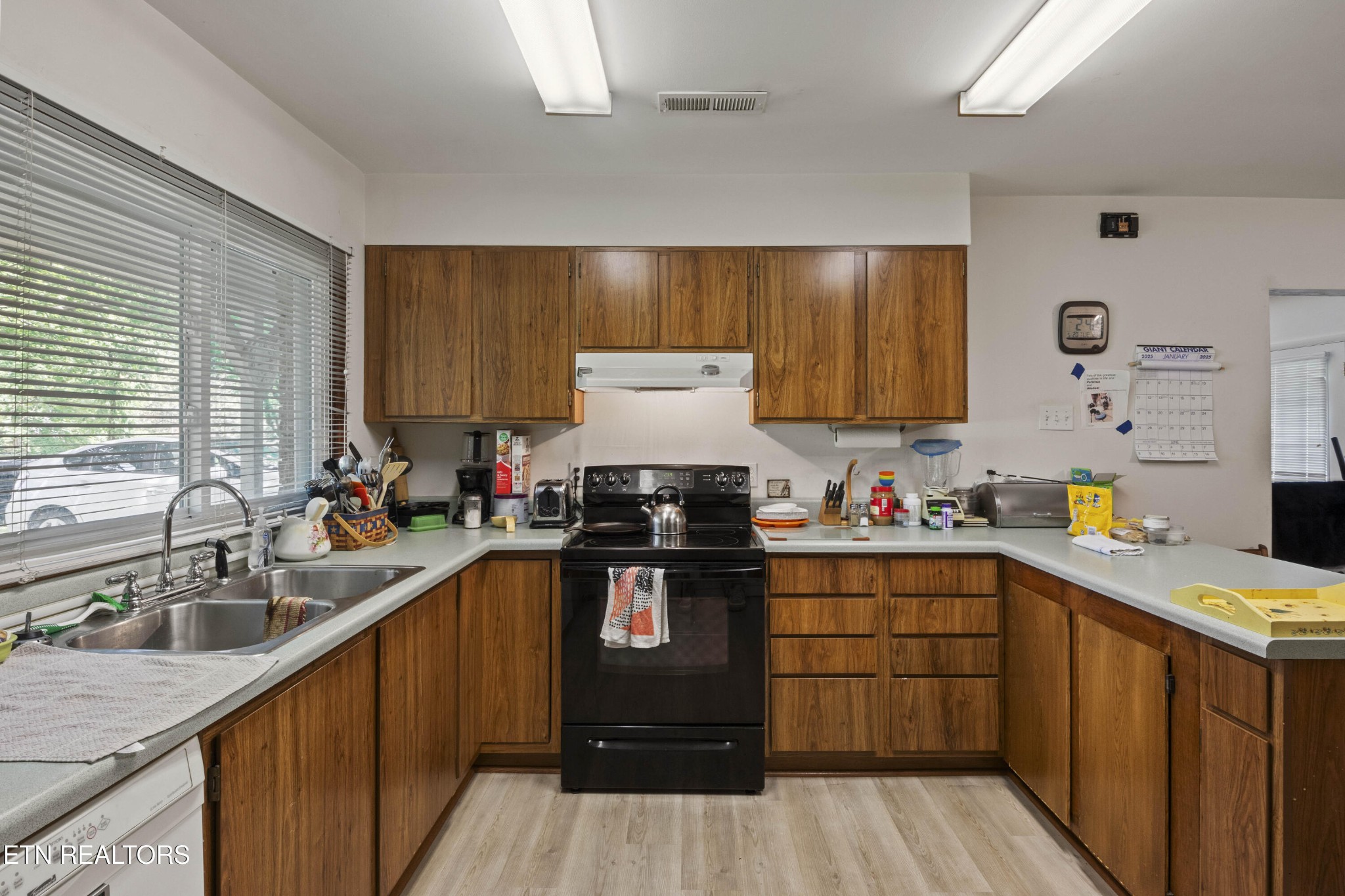 205 Newcastle Road Knoxville, TN 37909 - Photo 4 of 23 Gallery Image 4