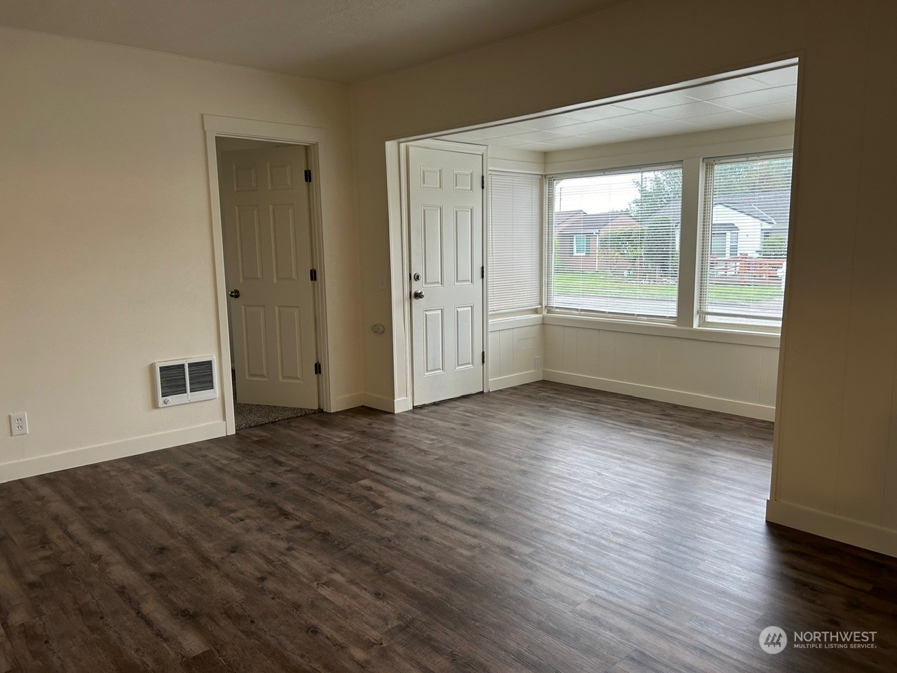 335 Colorado Street Longview, WA 98632 - Photo 3 of 20 Gallery Image 3