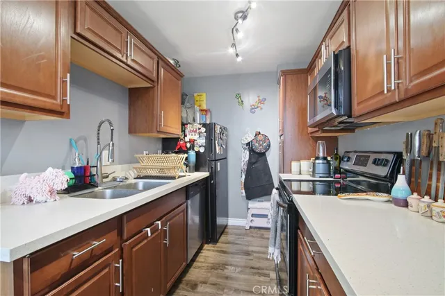 a kitchen that has a lot of cabinets in it