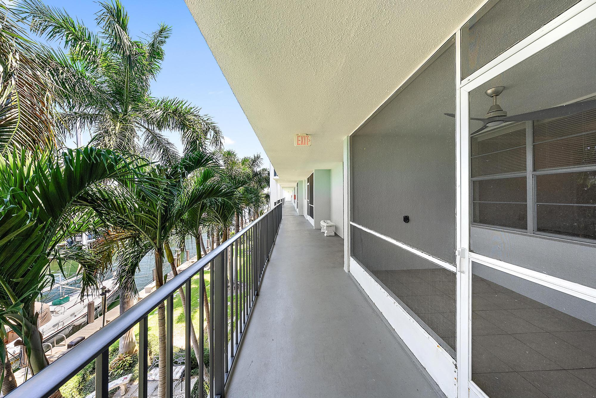 109 Paradise Harbour Boulevard, Unit 307 North Palm Beach, FL 33408 - Photo 14 of 20 a view of a balcony