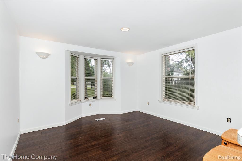 1321 South Genesee Road Burton, MI 48509 - Photo 13 of 28