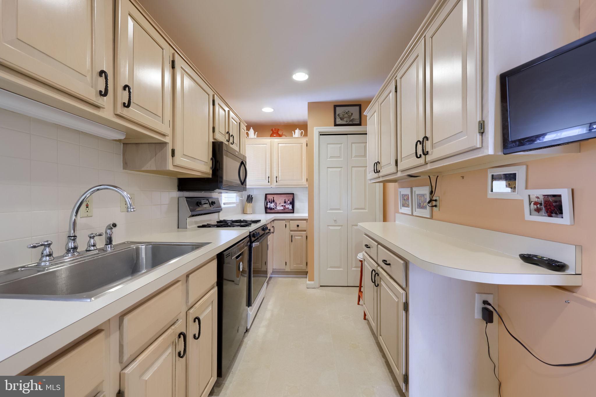3 Amberly Way Lititz, PA 17543 - Photo 3 of 35 Large spacious countertops