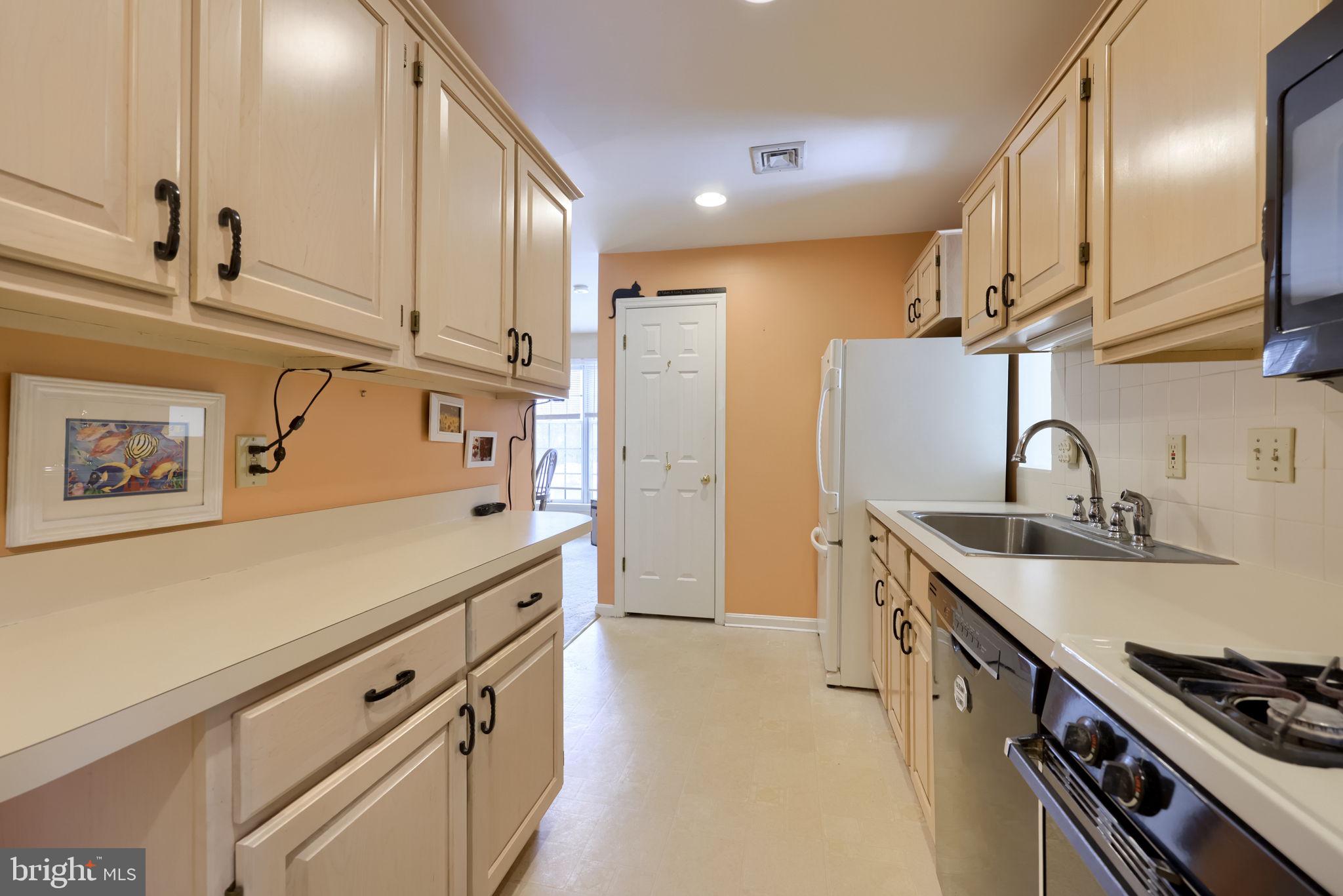 3 Amberly Way Lititz, PA 17543 - Photo 4 of 35 Stack washer/ddryer