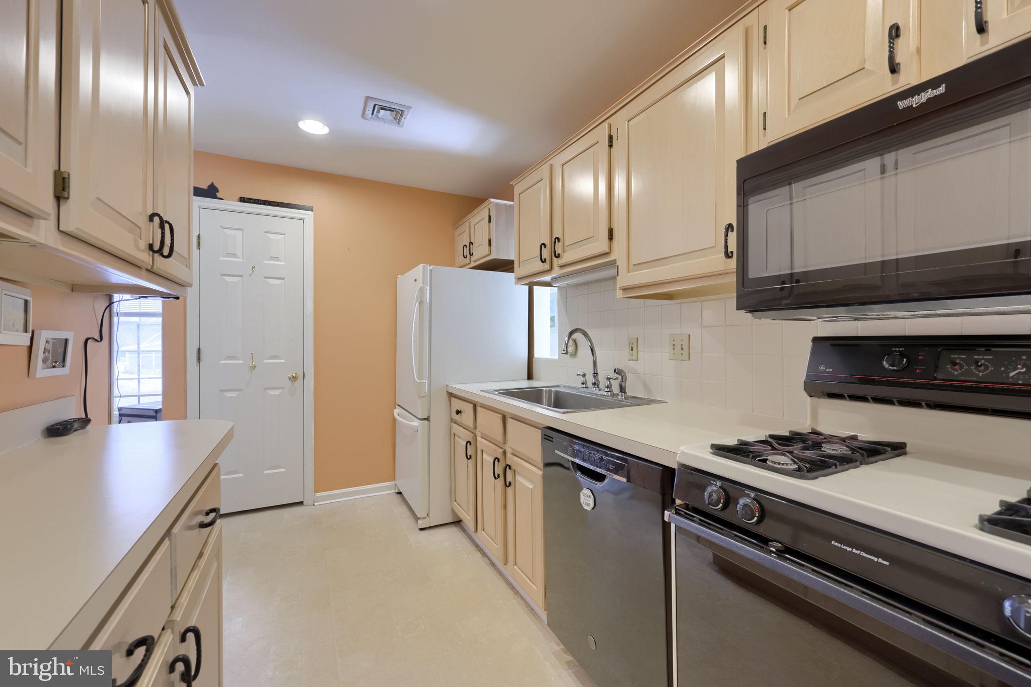 3 Amberly Way Lititz, PA 17543 - Photo 5 of 35 Galley Kitchen