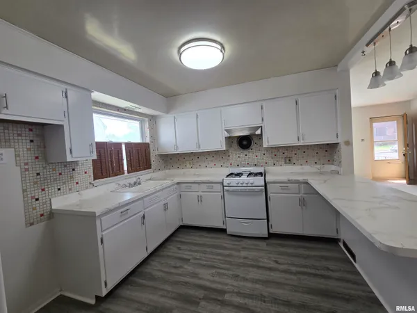 $74,900 | 1131 West Nowland Avenue, Peoria, IL 61604