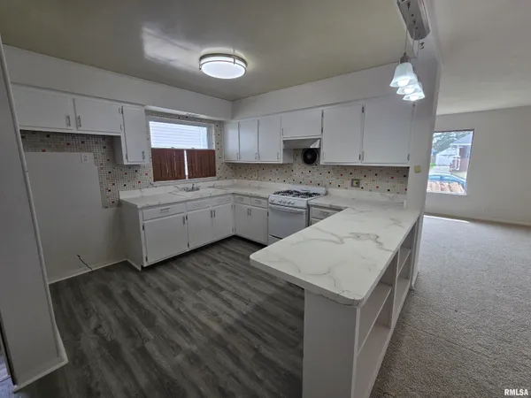$74,900 | 1131 West Nowland Avenue, Peoria, IL 61604