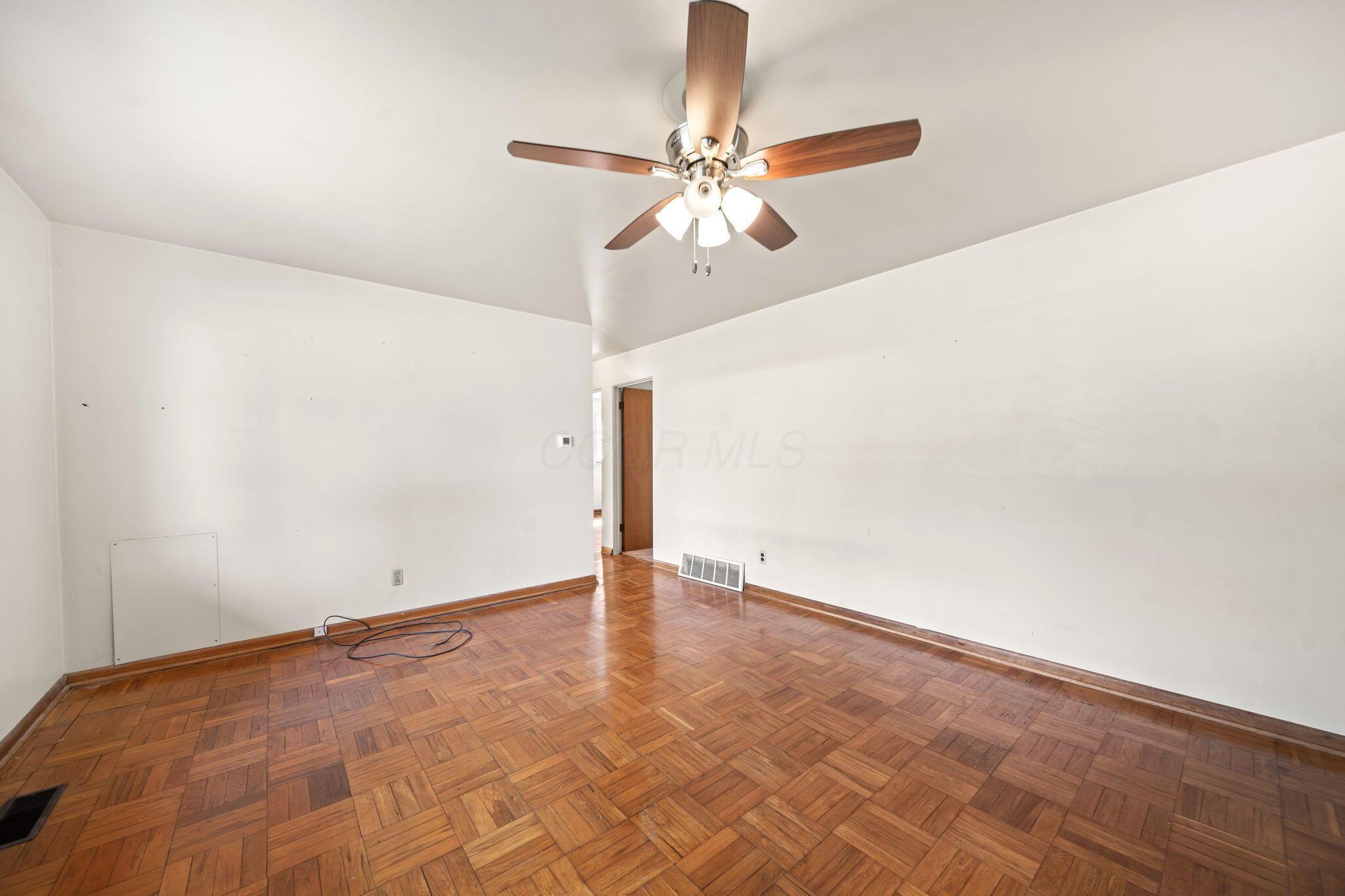 2835 Schwartz Road Columbus, OH 43232 - Photo 4 of 41 15-web-or-mls-DSC00781
