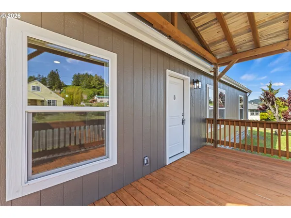 $299,000 | 1314 Bothwick Street, Myrtle Point, OR 97458