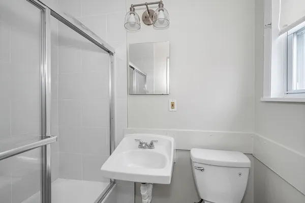 $2,400 | 98 School Street, Unit 2R, Lowell, MA 01854