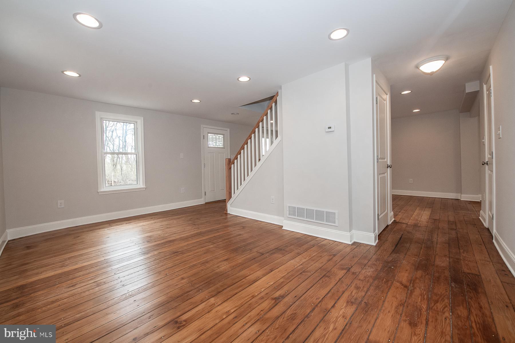 2535 Hedrick Road Harleysville, PA 19438 - Photo 6 of 22 Charming Living room