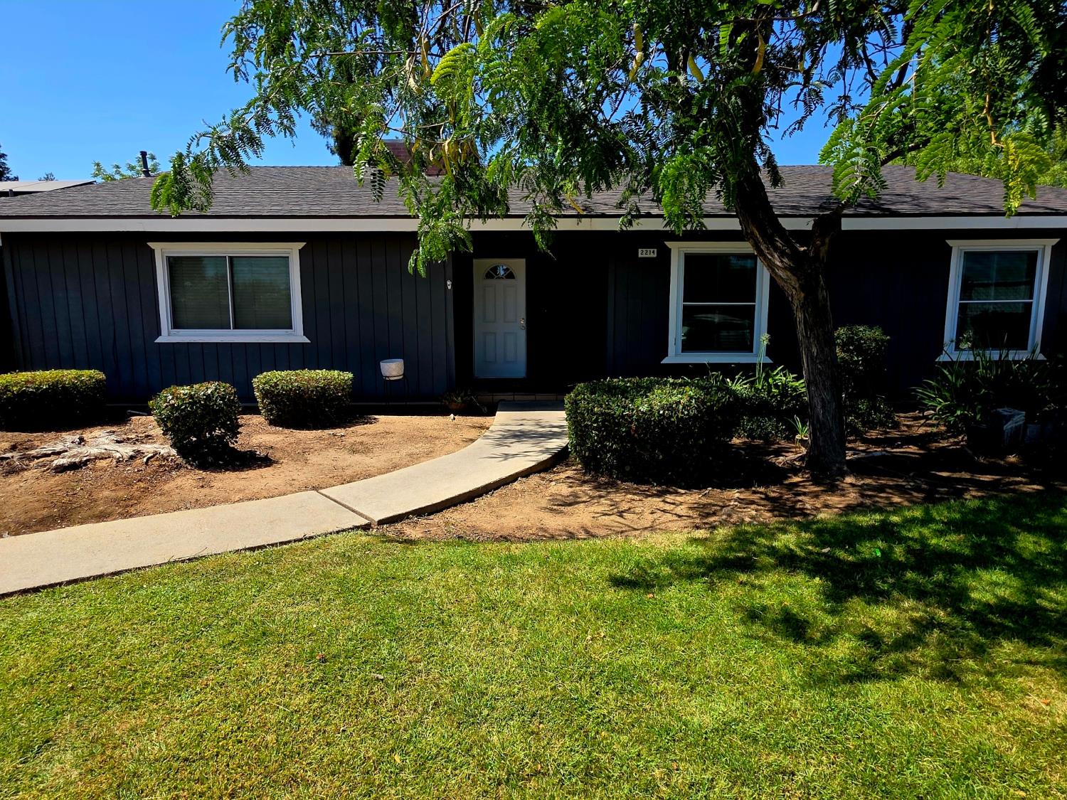 2214 Holt Avenue Sanger, CA 93657 - Photo 4 of 54