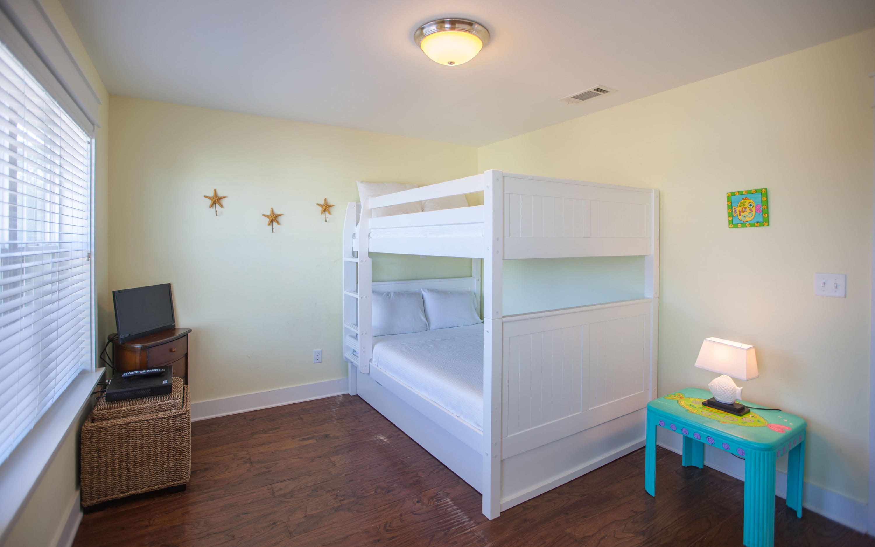 7 Windward Cove Santa Rosa Beach, FL 32459 - Photo 20 of 25 a view of room with furniture and wooden floor