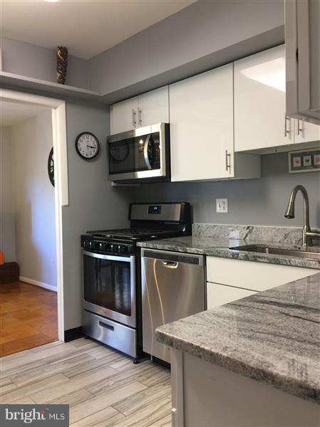 110 Cross Keys Road, Unit R110C Baltimore, MD 21210 - Photo 9 of 27 Kitchen
