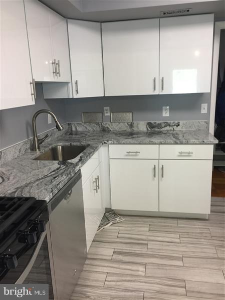 110 Cross Keys Road, Unit R110C Baltimore, MD 21210 - Photo 10 of 27 Kitchen