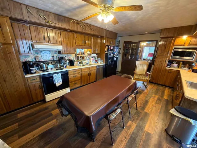 $625,000 | 15981 Hillcrest Drive, Effingham, IL 62401