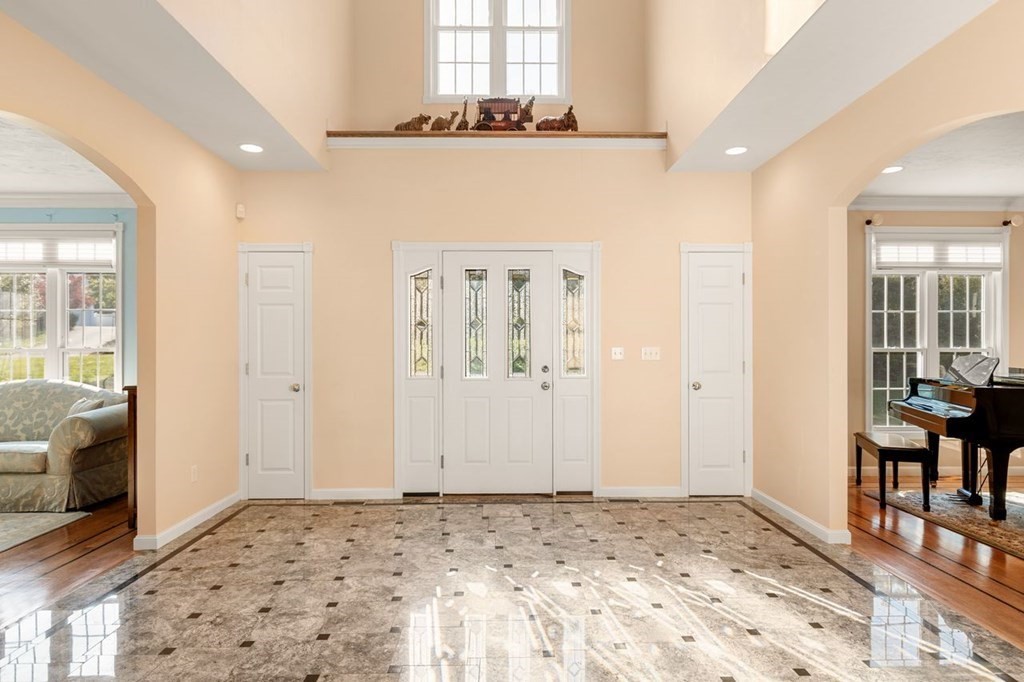 82 Aspen Road Sharon, MA 02067 - Photo 3 of 41 Gallery Image 3