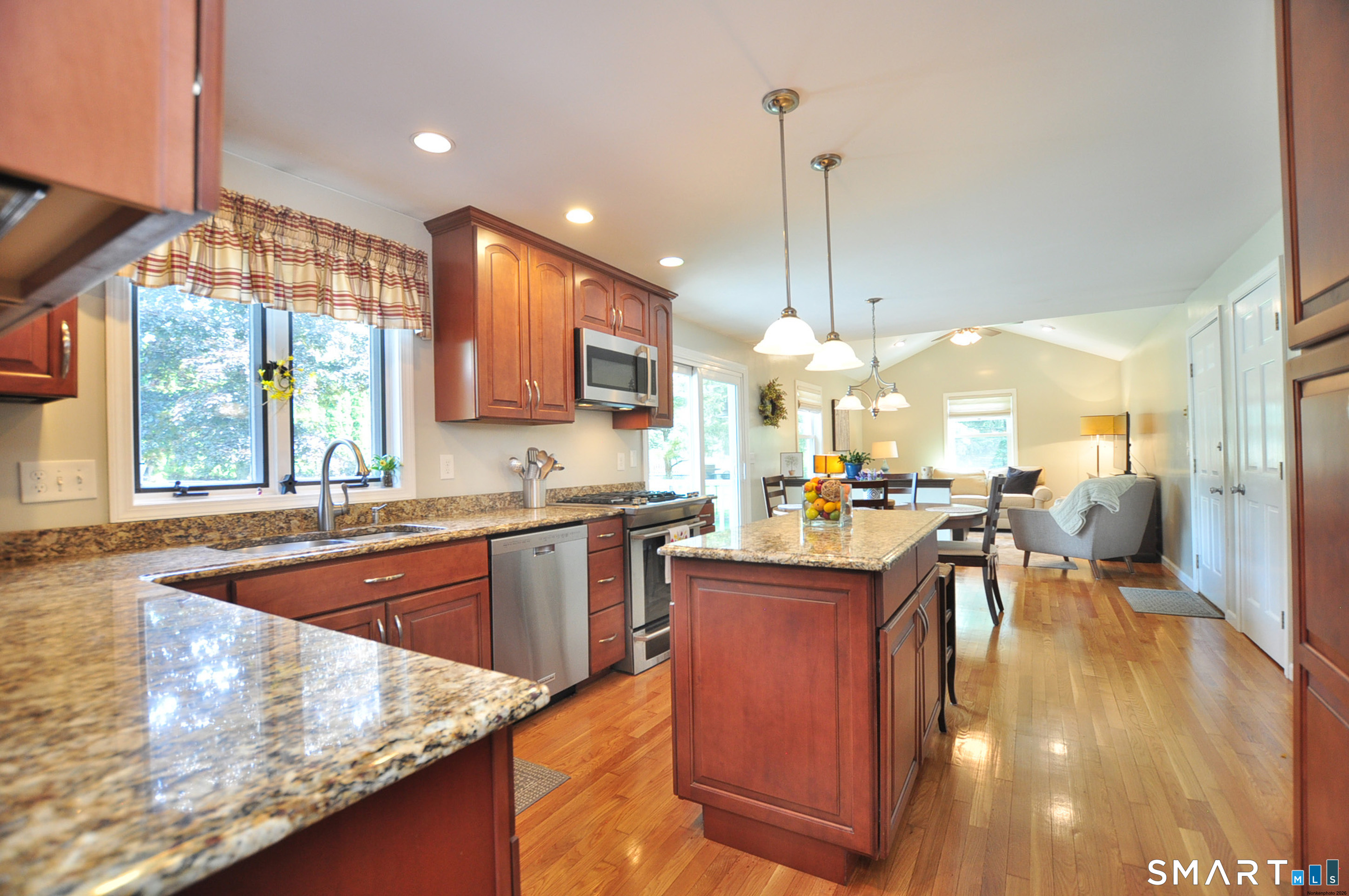 22 Pebblebrook Windsor, CT 06095 - Photo 9 of 36