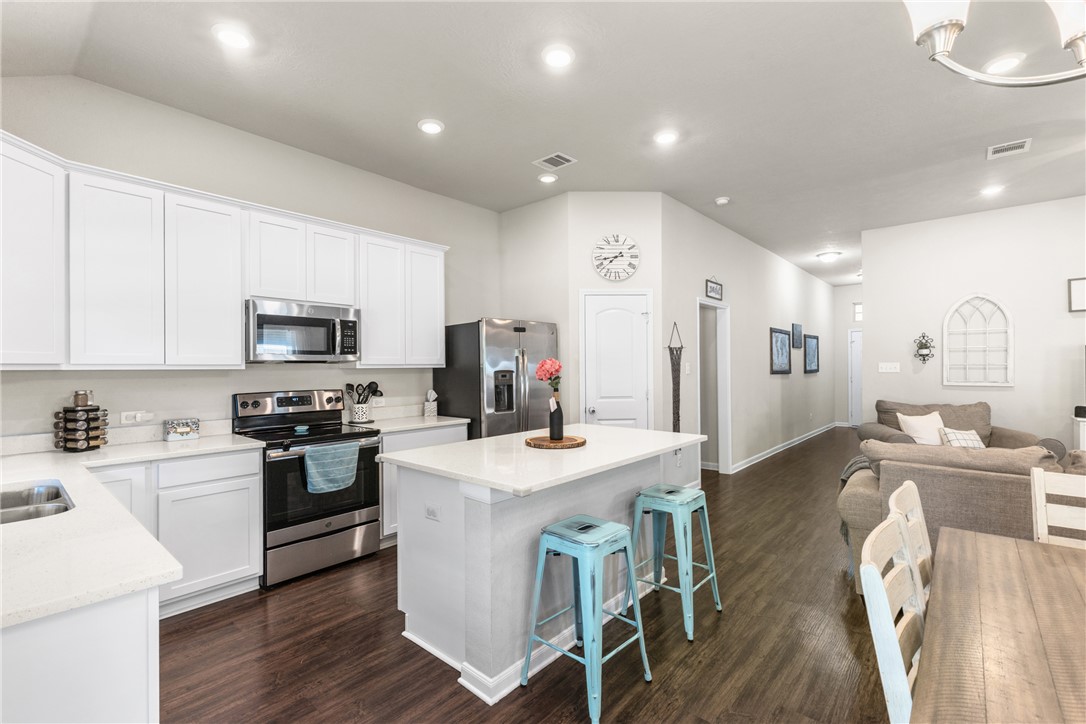 2016 Dumfries Drive Bryan, TX 77807 - Photo 9 of 25