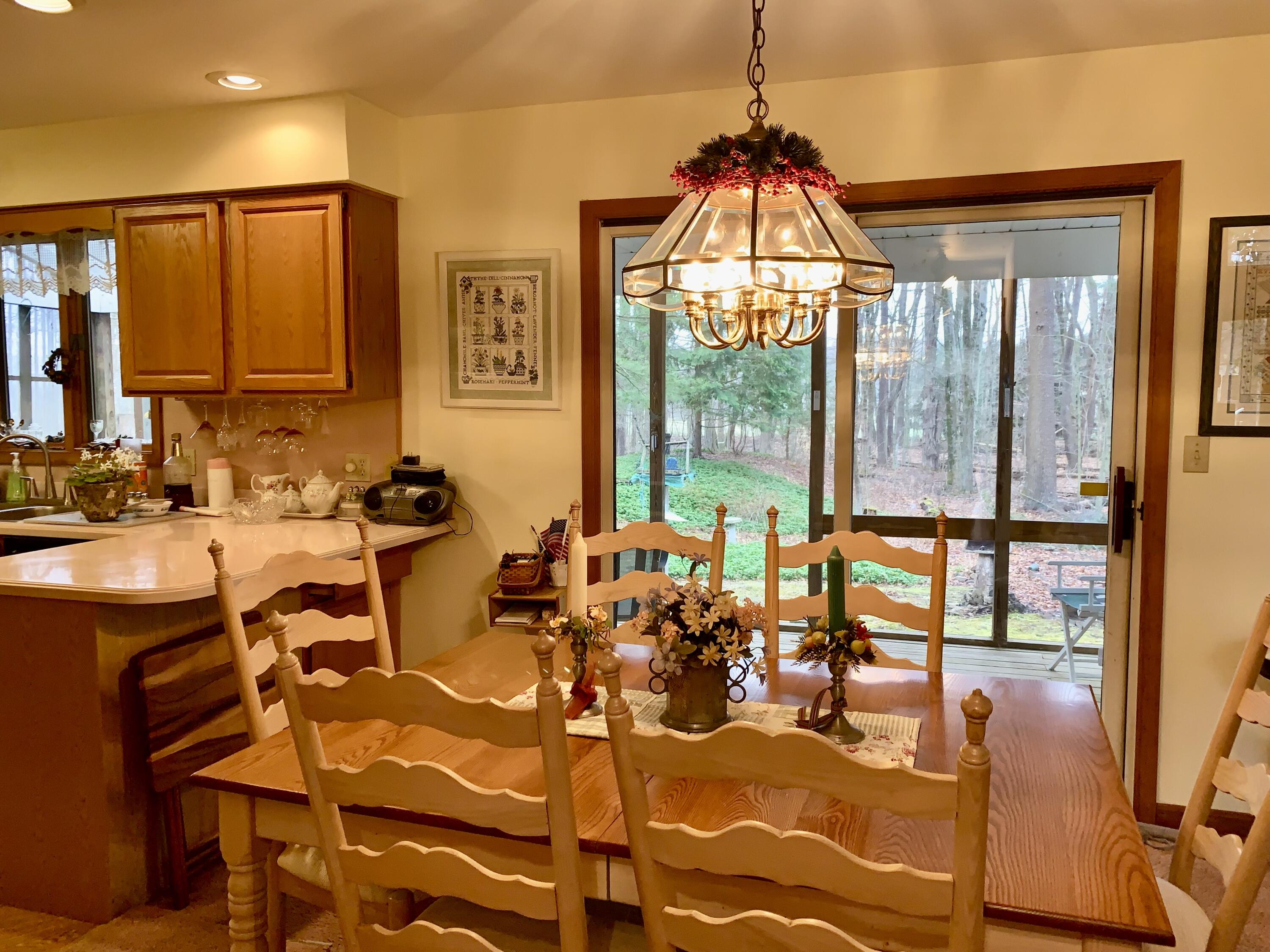 140 Anna Road Blakeslee, PA 18610 - Photo 3 of 17 Dining Room