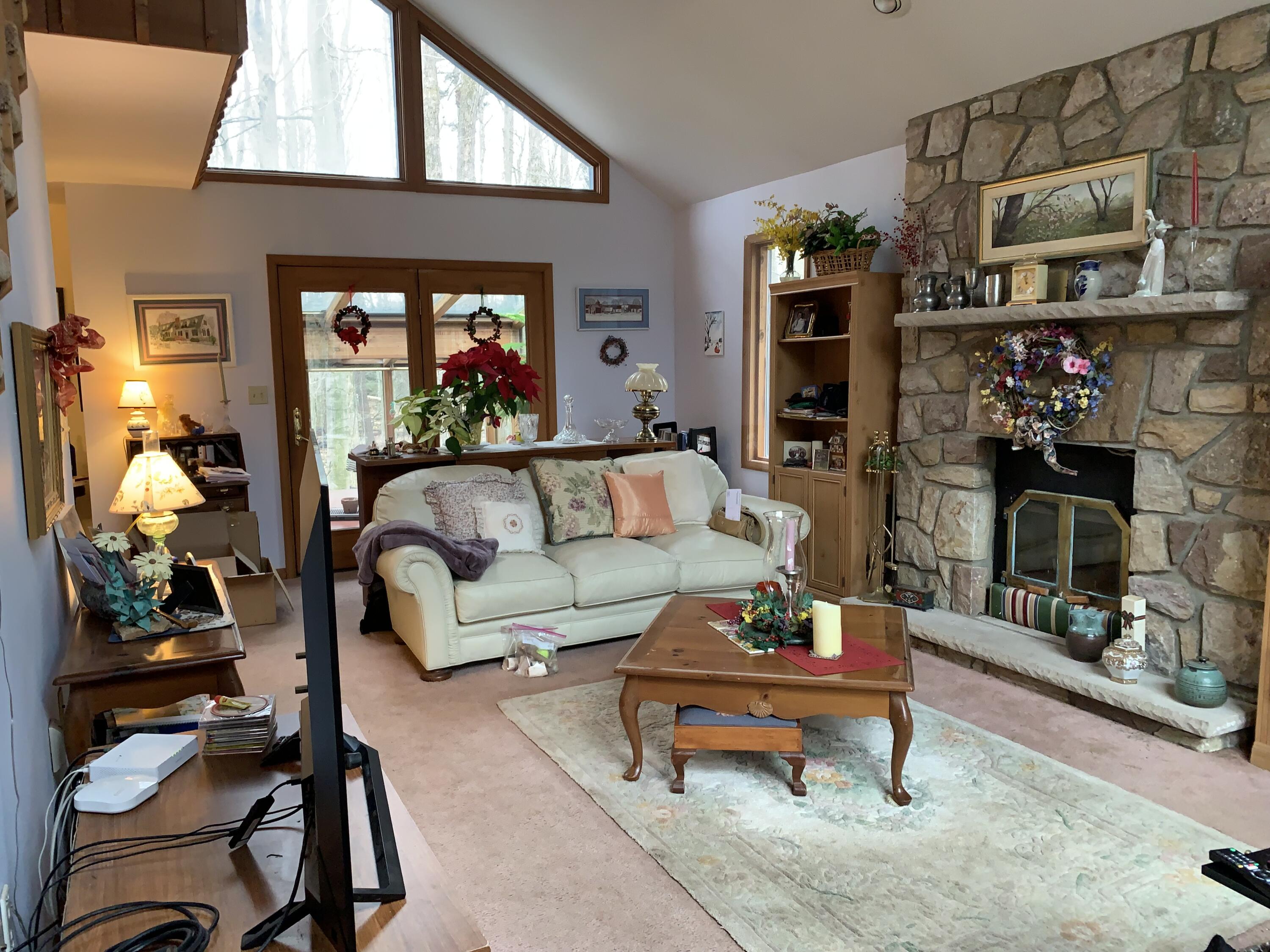 140 Anna Road Blakeslee, PA 18610 - Photo 5 of 17 Living Room with Vaulted Ceilings