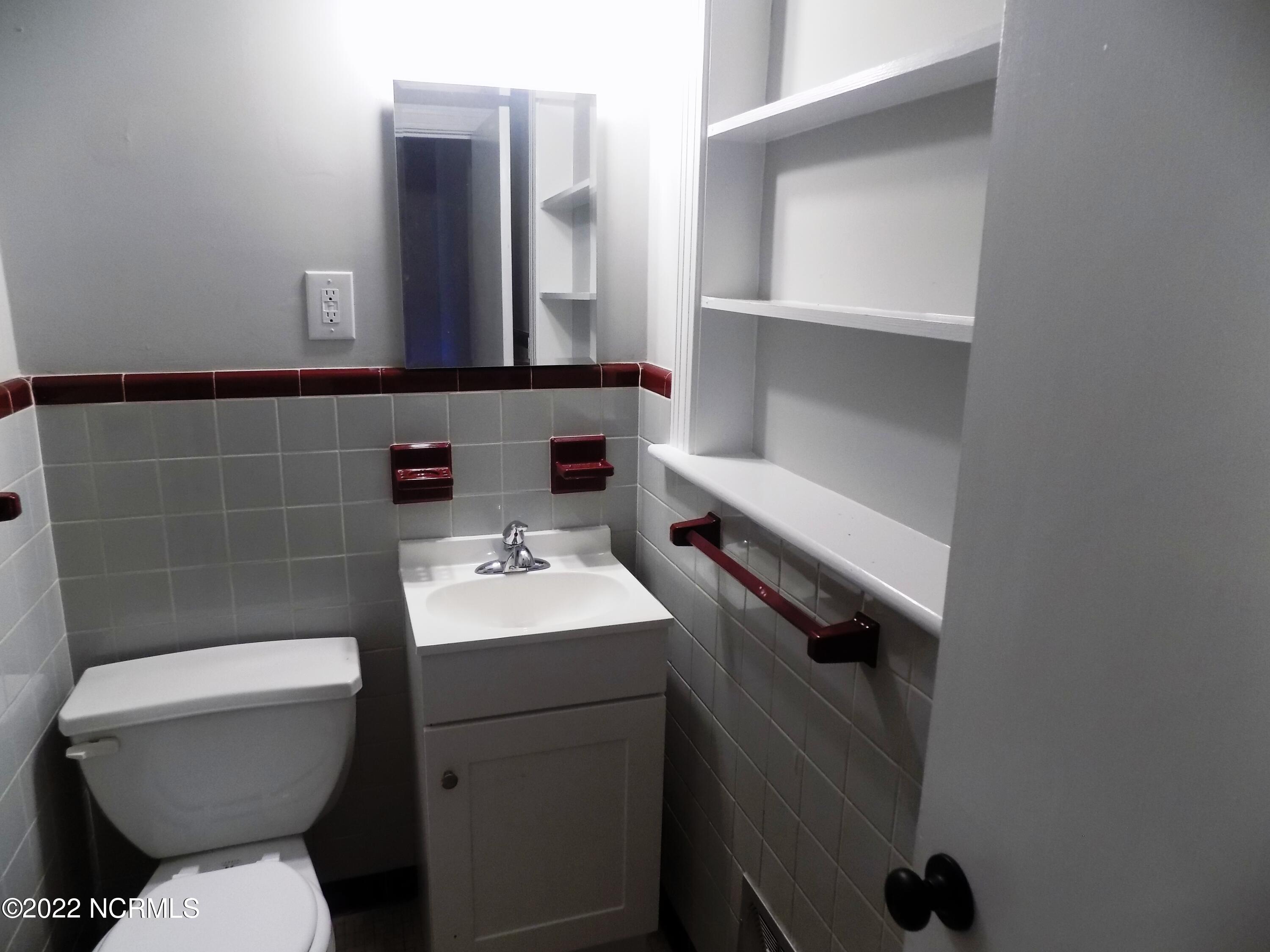 2823 Winstead Road Rocky Mount, NC 27804 - Photo 25 of 31 Master Bath