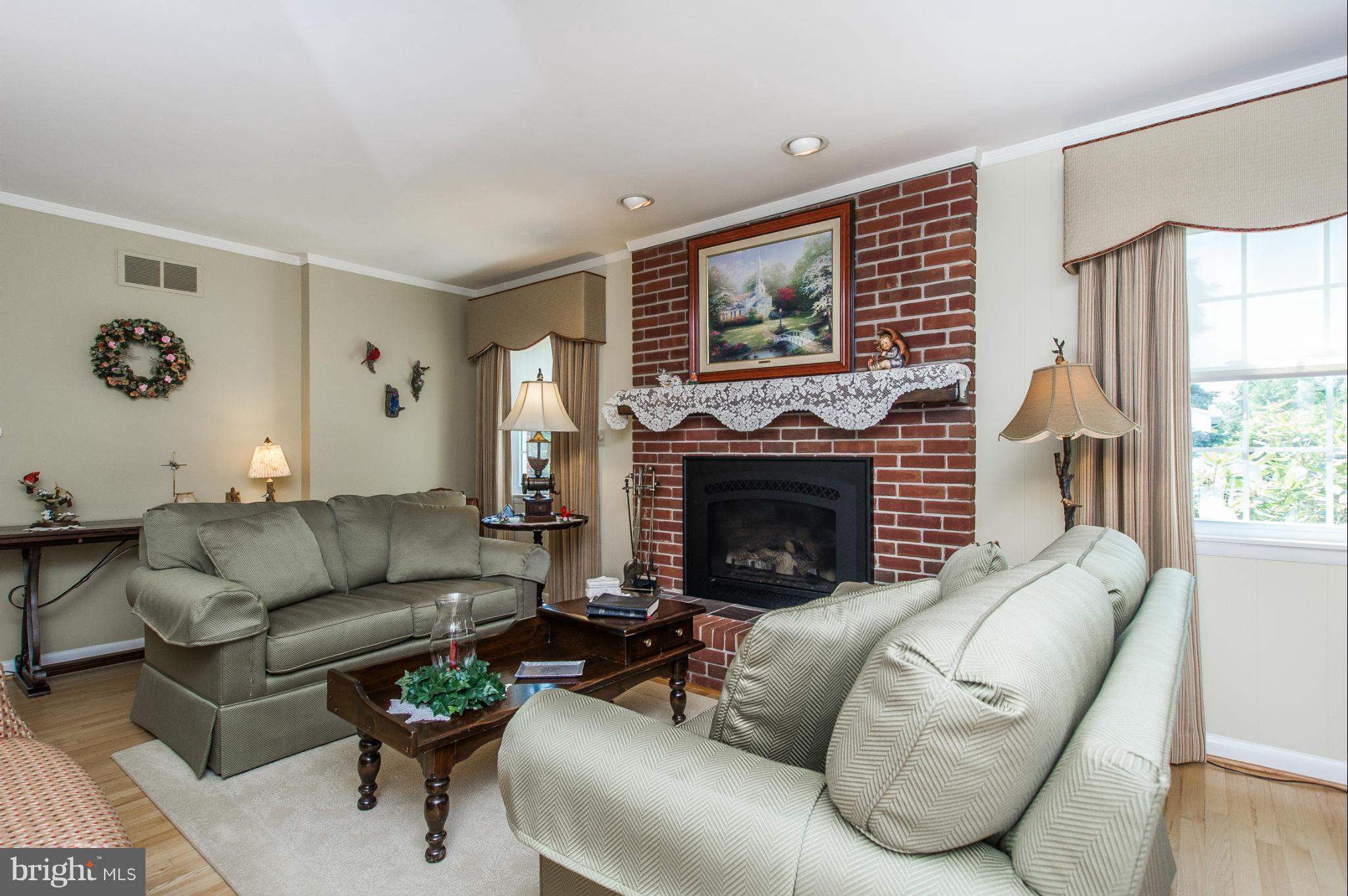 13109 Fork Road Baldwin, MD 21013 - Photo 4 of 30 Living Room