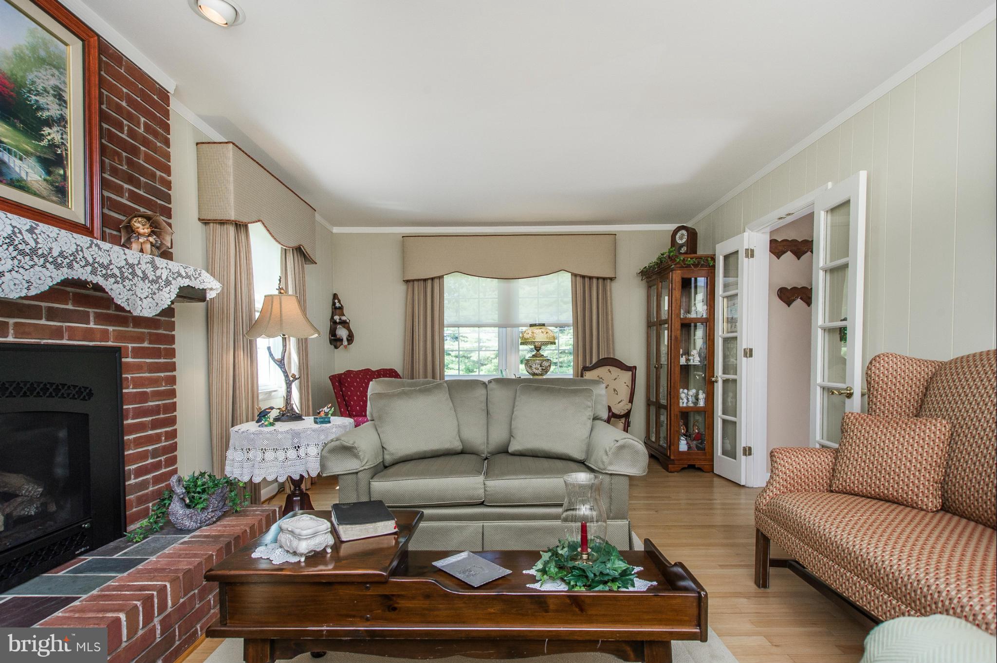 13109 Fork Road Baldwin, MD 21013 - Photo 5 of 30 Living Room