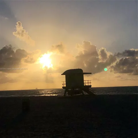 $3,250 | 5005 Collins Avenue, Unit 823, Miami Beach, FL 33140