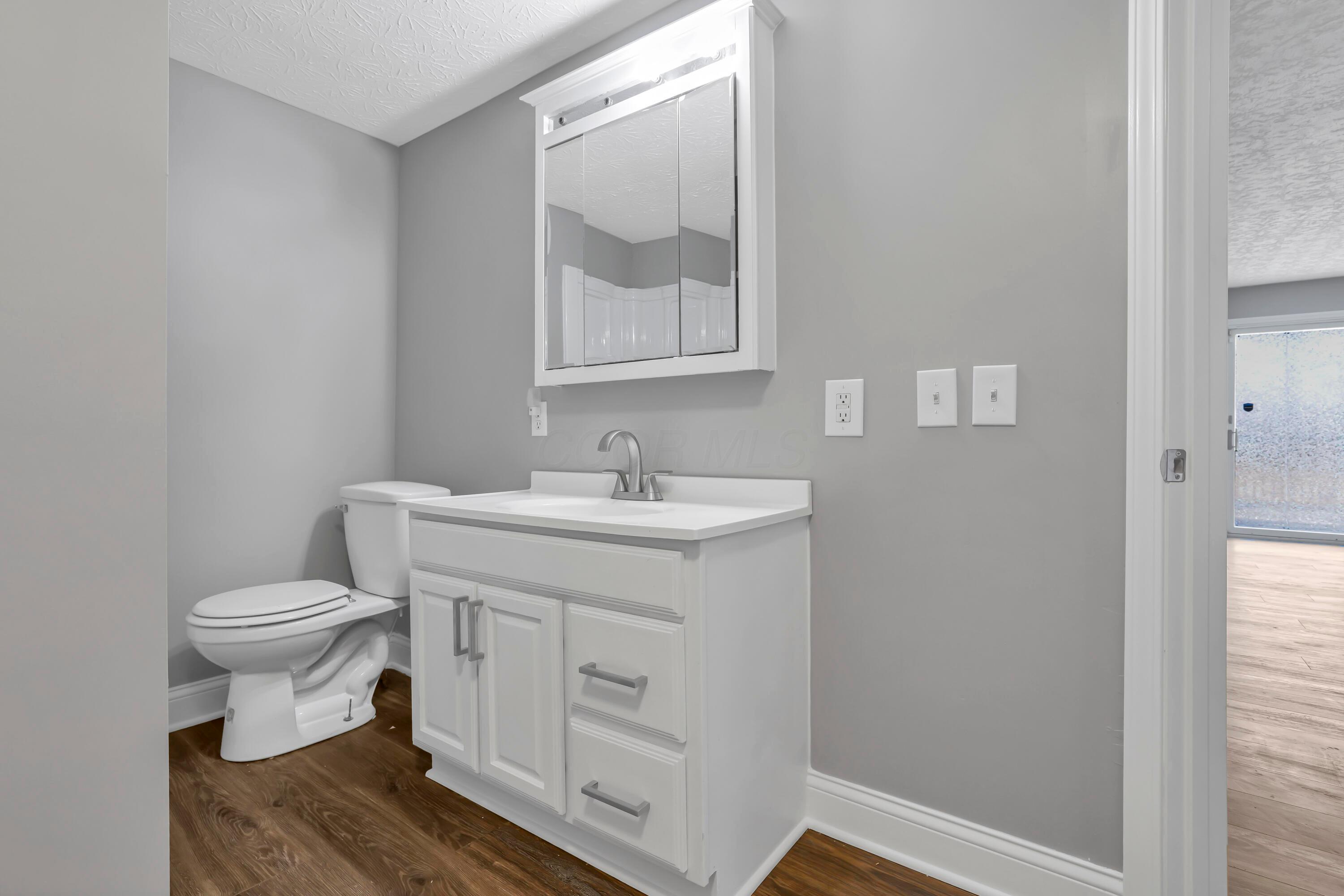 2089 Lockbourne Road Columbus, OH 43207 - Photo 14 of 22 FF Bathroom