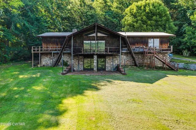 $700,000 | 6074 Highway 438, Linden, TN 37096