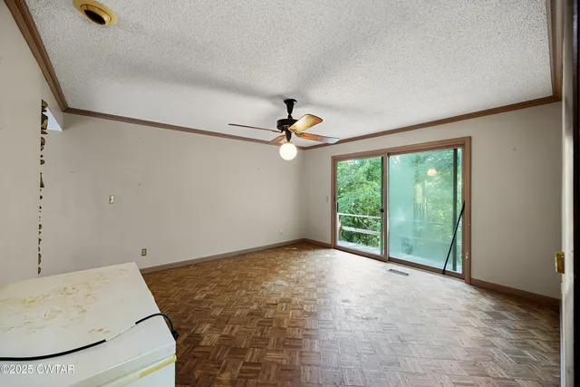 $700,000 | 6074 Highway 438, Linden, TN 37096