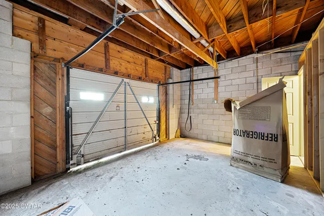 $700,000 | 6074 Highway 438, Linden, TN 37096