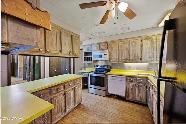 $700,000 | 6074 Highway 438, Linden, TN 37096