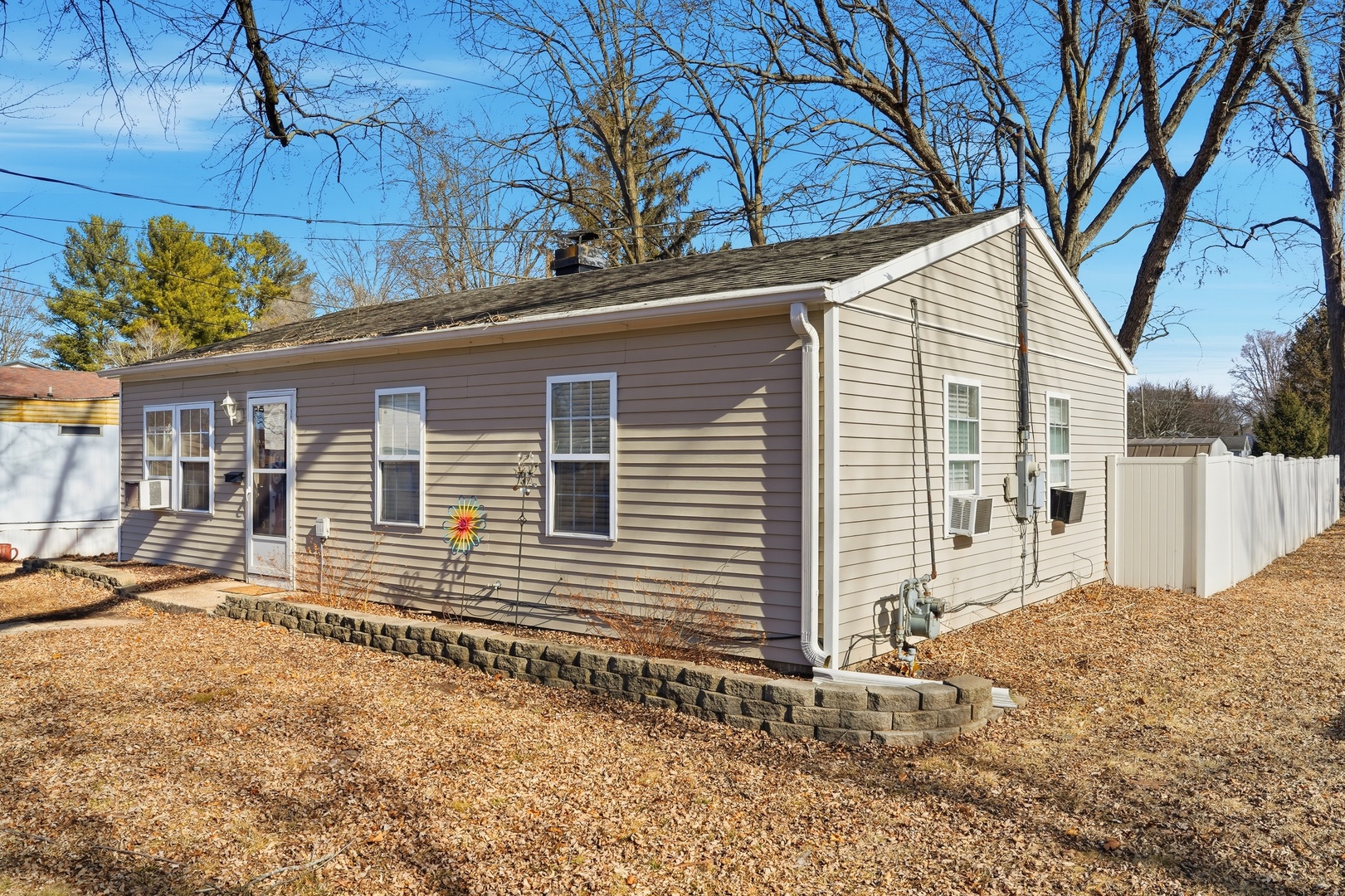 806 Sheridan Avenue Dixon, IL 61021 - Photo 2 of 20